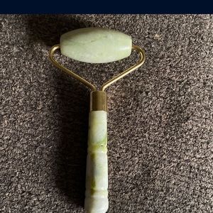 Jade roller